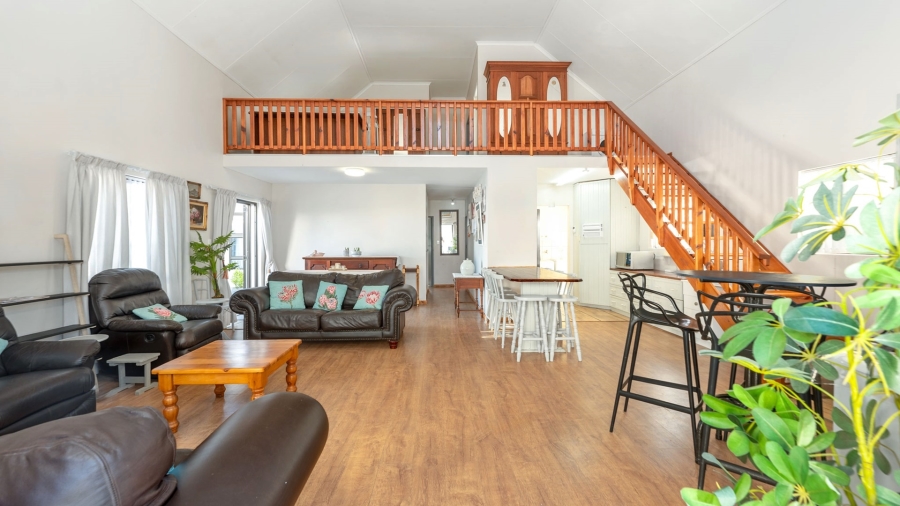 To Let 4 Bedroom Property for Rent in Struisbaai Western Cape
